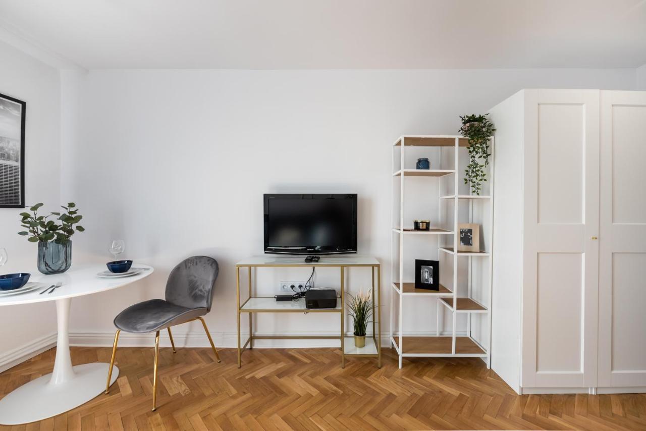 Ferienwohnung Metro Dworzec Gdanski Elegant Studio Warschau Exterior foto